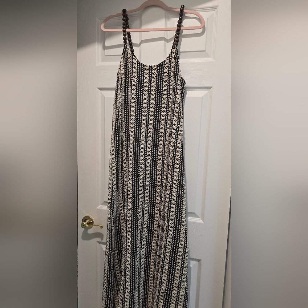 Love Black and White Pleated Pencil Maxi Dress